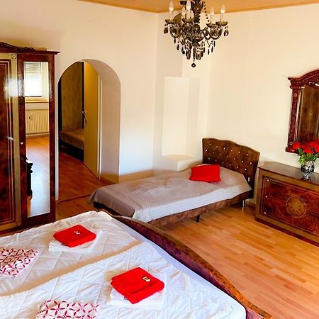 "Casa20200" 2 X Apartments Je 150Qm Fuer Business, Familien, Gruppen, Handwerker 15Min Von Berlin, Erdbeerhof, Outlet B5, 5Min Vom See Falkensee !! 2 Apartment Each 150Qm For Business , Families 15Min From Berlin!! Ngoại thất bức ảnh
