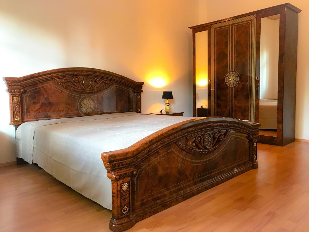 "Casa20200" 2 X Apartments Je 150Qm Fuer Business, Familien, Gruppen, Handwerker 15Min Von Berlin, Erdbeerhof, Outlet B5, 5Min Vom See Falkensee !! 2 Apartment Each 150Qm For Business , Families 15Min From Berlin!! Ngoại thất bức ảnh