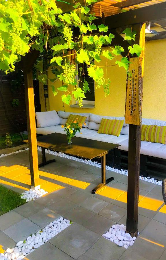 "Casa20200" 2 X Apartments Je 150Qm Fuer Business, Familien, Gruppen, Handwerker 15Min Von Berlin, Erdbeerhof, Outlet B5, 5Min Vom See Falkensee !! 2 Apartment Each 150Qm For Business , Families 15Min From Berlin!! Ngoại thất bức ảnh
