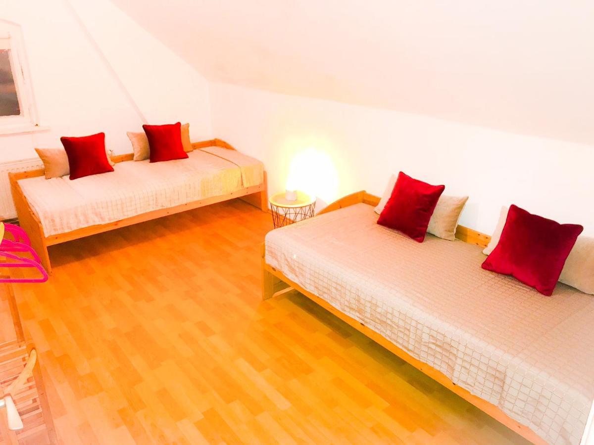 "Casa20200" 2 X Apartments Je 150Qm Fuer Business, Familien, Gruppen, Handwerker 15Min Von Berlin, Erdbeerhof, Outlet B5, 5Min Vom See Falkensee !! 2 Apartment Each 150Qm For Business , Families 15Min From Berlin!! Ngoại thất bức ảnh