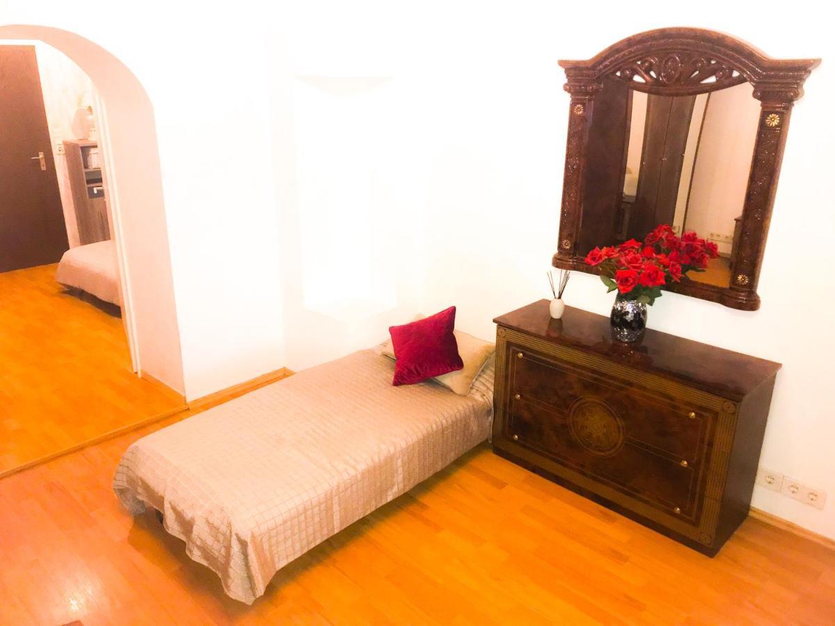"Casa20200" 2 X Apartments Je 150Qm Fuer Business, Familien, Gruppen, Handwerker 15Min Von Berlin, Erdbeerhof, Outlet B5, 5Min Vom See Falkensee !! 2 Apartment Each 150Qm For Business , Families 15Min From Berlin!! Ngoại thất bức ảnh